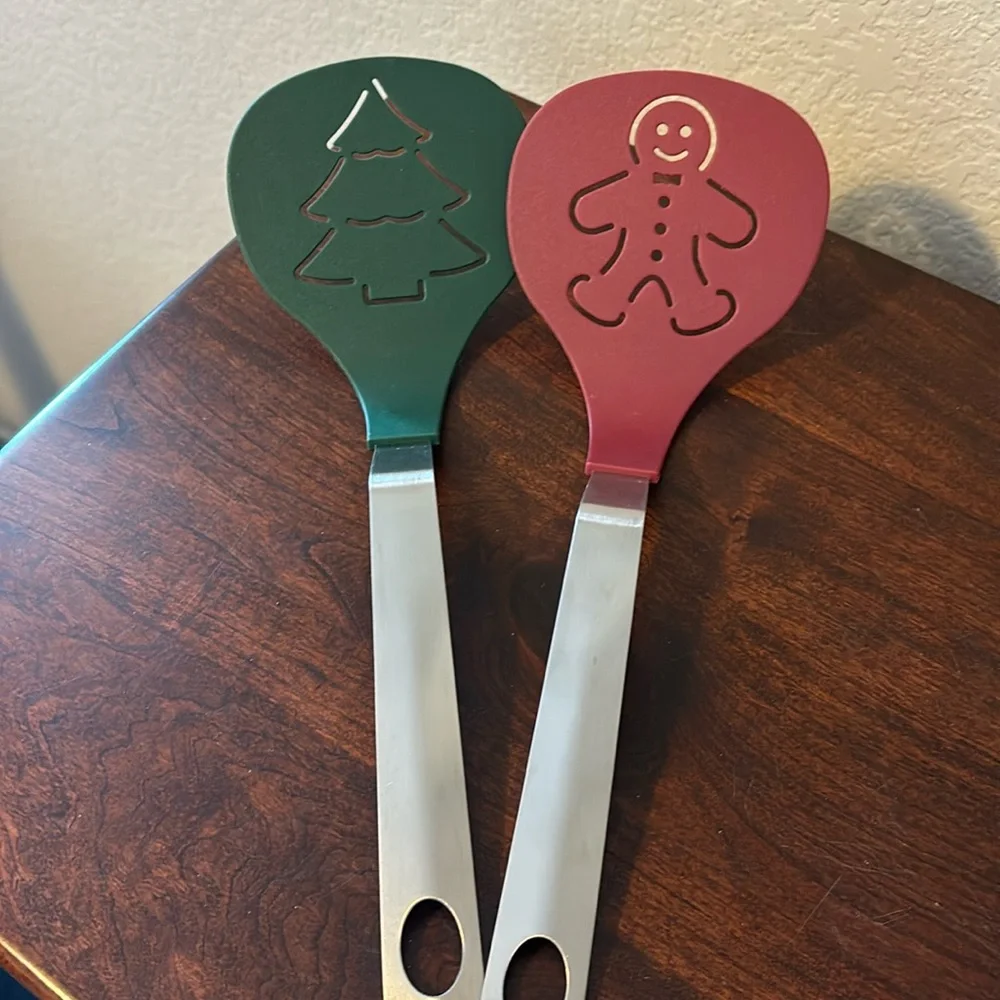 Farberware Holiday Red & Green Nylon Pancake Turner Set